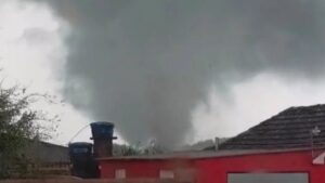 Tornado atinge cidade gaúcha e assusta moradores; VEJA VÍDEO!