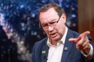 Cury defende uso da IA na administração federal e menos ministérios