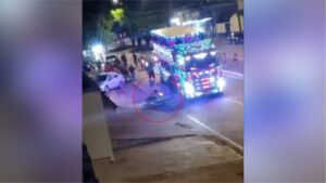 Motociclista morre atropelado por Carreta da Alegria; VEJA VÍDEO!