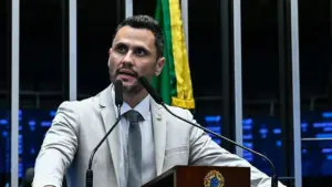 Após desistir, Cleitinho volta atrás e pede chance para disputar governo de Minas