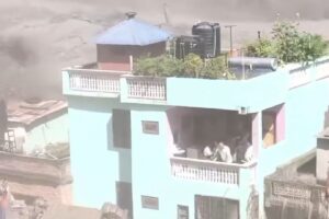 VÍDEO mostra família ilhada em casa durante enchente no Nepal; Assista!