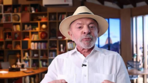 “Mulheres aprendem a tomar toque desde pequenas”, diz Lula ao incentivar exame de próstata