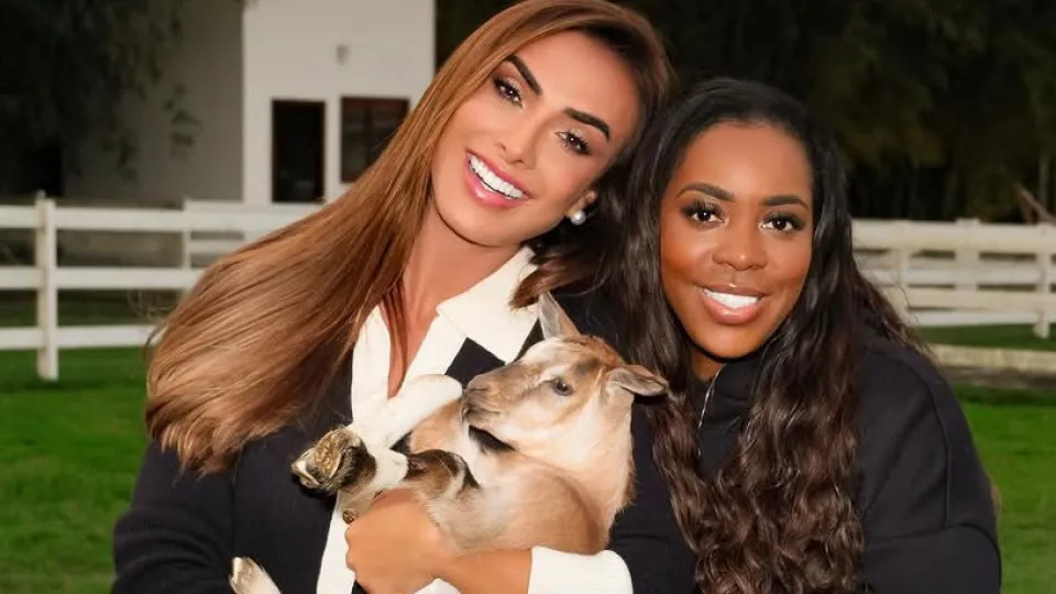 Nicole Bahls batiza novo cabrito como Vini Jr. e revela motivo da homenagem