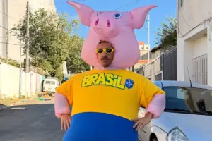 Porquinho da Paulista é agredido durante trabalho nas ruas de SP e desabafa nas redes