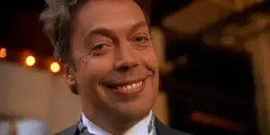 Morre Tim Curry, astro de “It” e “Rocky Horror Picture Show”, aos 80 anos