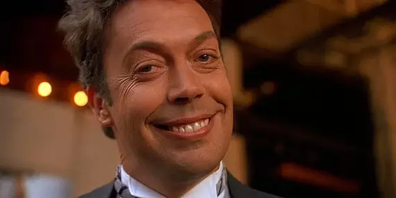 Morre Tim Curry, astro de “It” e “Rocky Horror Picture Show”, aos 80 anos