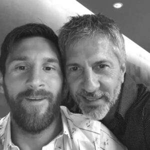 Messi chega à Argentina para se despedir do pai após morte