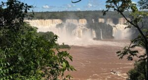 Muita água! Veja vídeo da vazão das Cataratas do Iguaçu nesta quarta; assista!