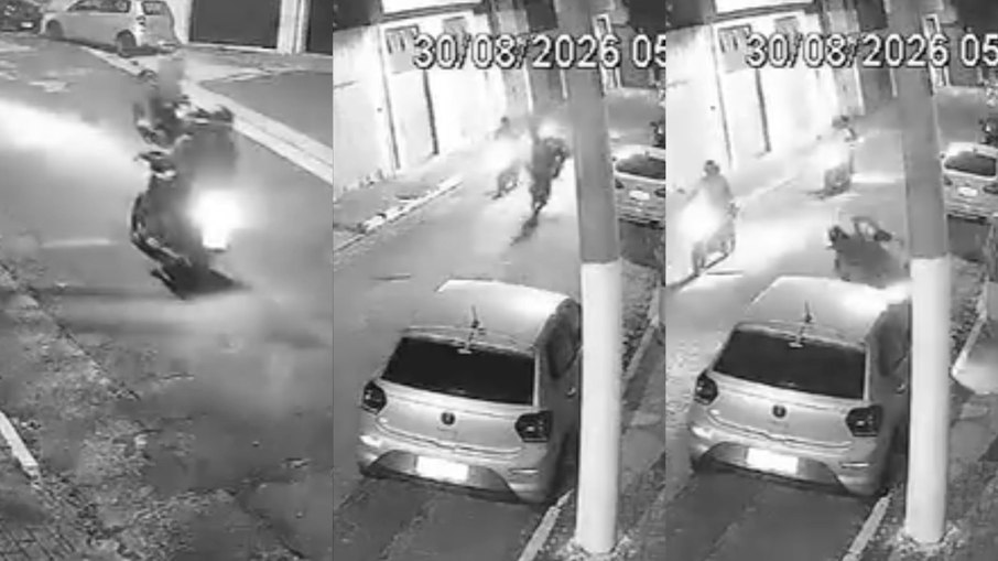 Motociclista empinando bate em carro ao perder o controle; VEJA VÍDEO!