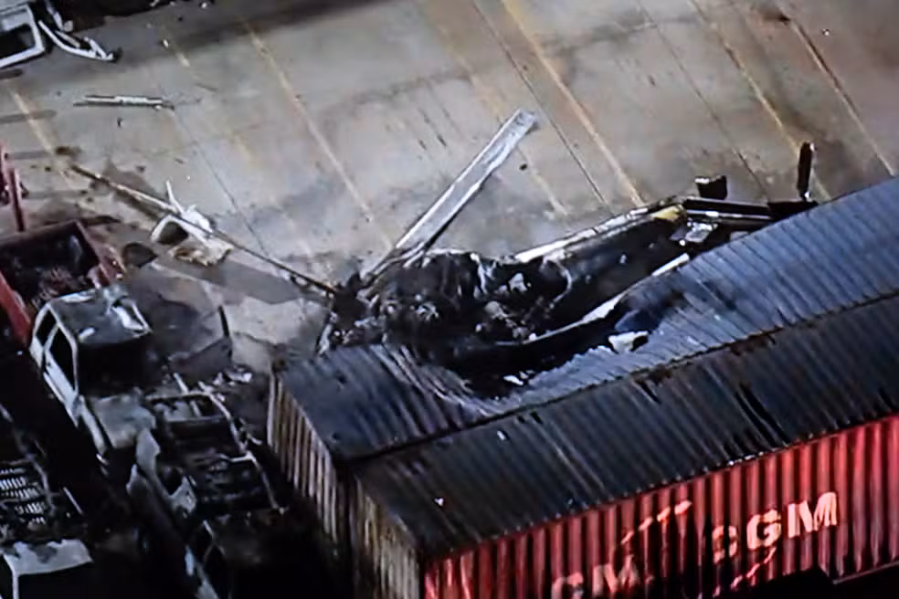 VÍDEO: Queda de helicóptero durante cobertura jornalística deixa três mortos em Los Angeles
