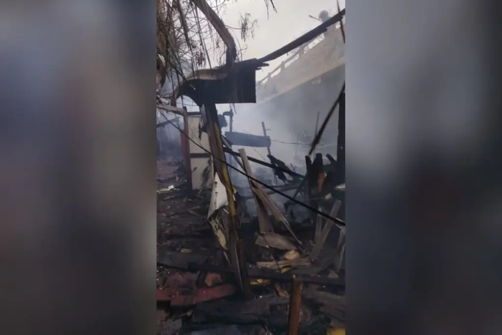 VÍDEO: Incêndio atinge quase 30 moradias em comunidade na zona norte de SP