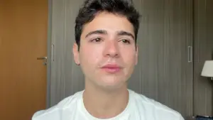 João Victor chora ao desabafar sobre ataque homofóbico antes do Rock in Rio; veja