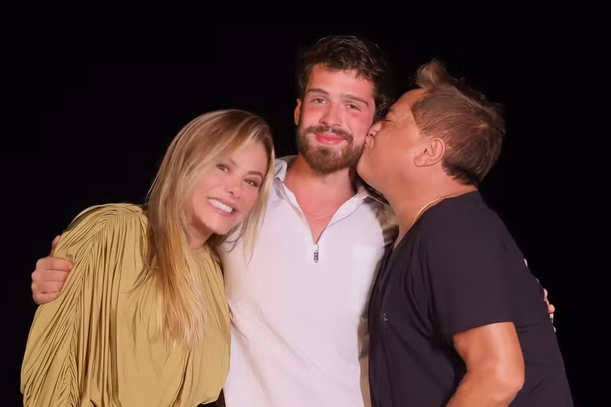 Poliana Rocha recebe João Guilherme em casa e celebra almoço em família