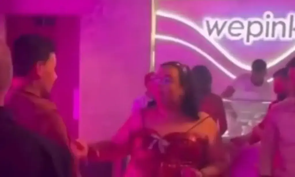 VÍDEO: Veja momento que iniciou briga entre Rainha Matos e Carlinhos Maia na festa da Virginia