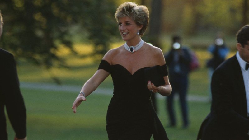 Saiba quanto vale o ‘Vestido da Vingança’ de Lady Di que será leiloado novamente