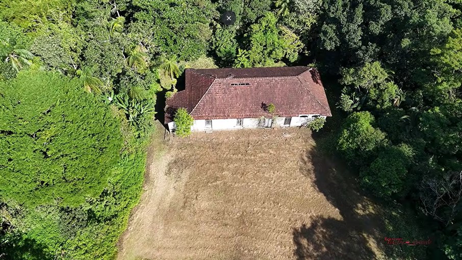Drone encontra casarão isolado no meio da Serra do Mar; VEJA VÍDEO!
