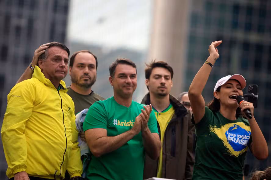 Saiba quem da família Bolsonaro foi eleito nas eleições de 2026