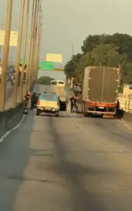 PM resgata motorista mantido refém durante roubo de carga; VEJA VÍDEO!