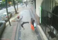 Vídeo flagra homem dando voadora inesperada em mulher no Centro; ASSISTA!