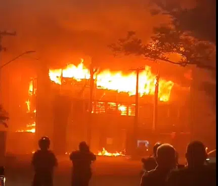 Em meio a manifestações pró-Lula, Universidade Federal de PE é atingida por incêndio; VEJA VÍDEO!