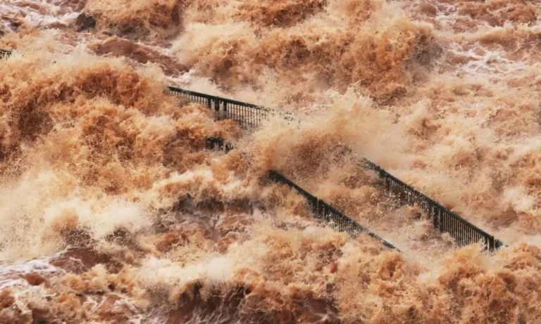 Cataratas do Iguaçu têm vazão nove vezes acima do normal, e parque é fechado; VEJA VÍDEO!