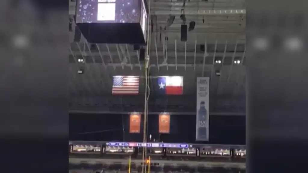 VÍDEO: Militar da Força Aérea dos EUA morre após cair de rapel em jogo de futebol americano no Texas