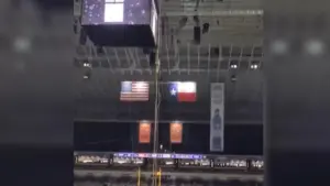 VÍDEO: Militar da Força Aérea dos EUA morre após cair de rapel em jogo de futebol americano no Texas