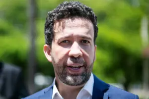 Janones afirma ter recusado proposta milionária para ensinar estratégias de redes sociais