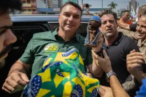 Flávio Bolsonaro prepara gesto ao eleitorado católico no feriado de Nossa Senhora Aparecida