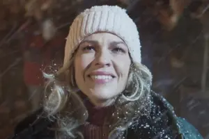 Hilary Swank anuncia gravidez do terceiro filho aos 52 anos