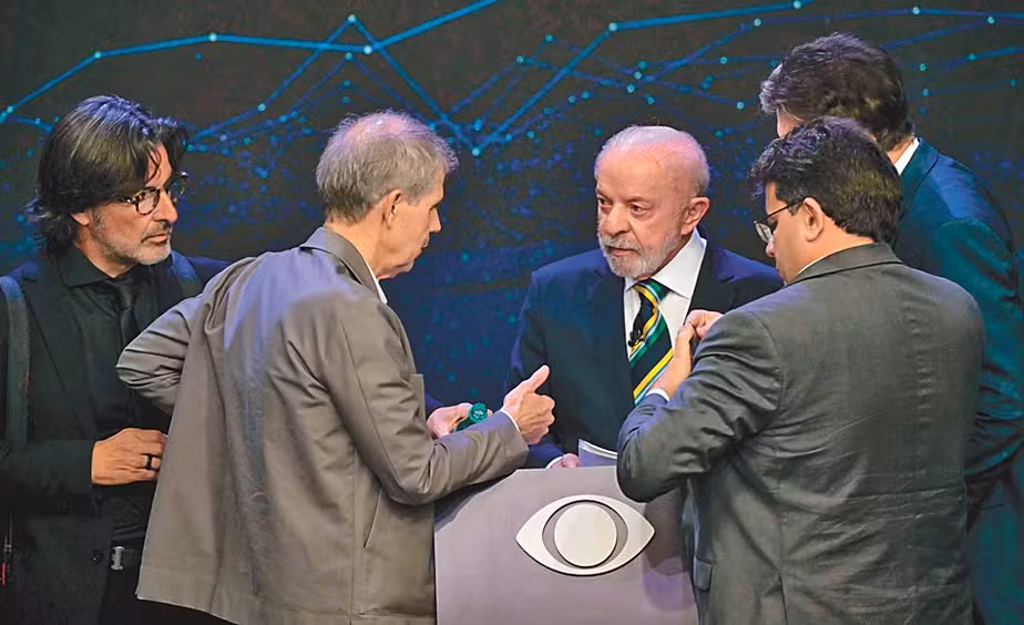 Ministro de Lula teria xingado Flávio Bolsonaro durante debate presidencial na Band; entenda
