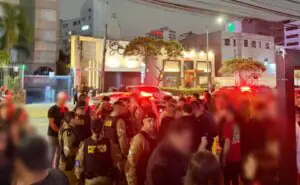Pancadaria! Briga generalizada em bar de Curitiba termina com socos, chutes, cadeiradas; VEJA VÍDEO!