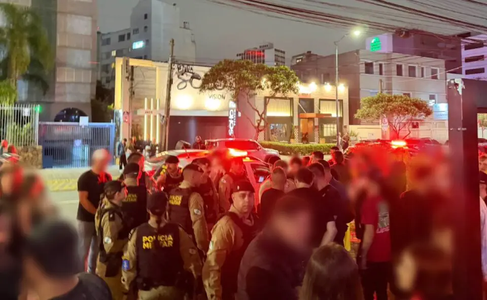 Pancadaria! Briga generalizada em bar de Curitiba termina com socos, chutes, cadeiradas; VEJA VÍDEO!