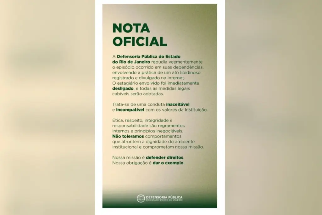 Estagiário grava vídeo adulto só de crachá em vara cível e é desligado