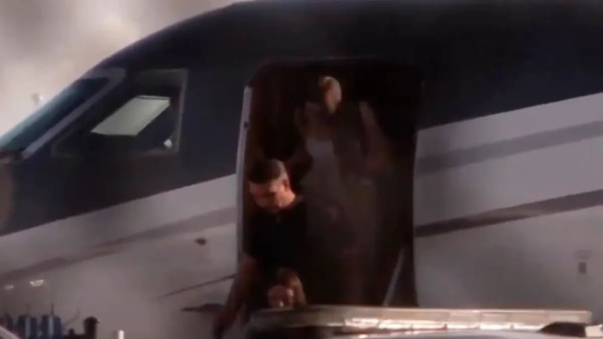 VÍDEO: Flávio Bolsonaro e família desembarcam em Miami após fugir do Brasil