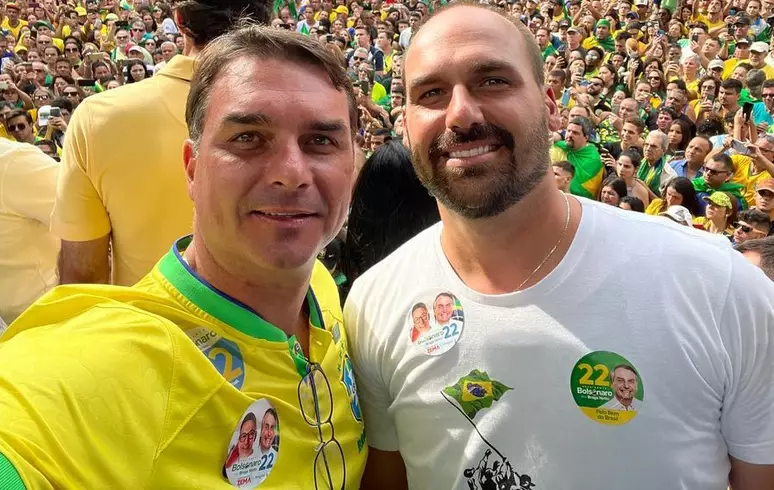 Flávio se encontra com Eduardo Bolsonaro nos EUA e planeja coletiva