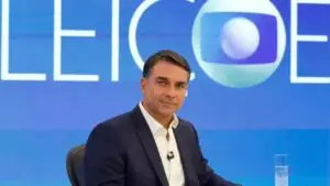 Panelaço é convocado nas redes sociais durante sabatina de Flávio Bolsonaro na Globo