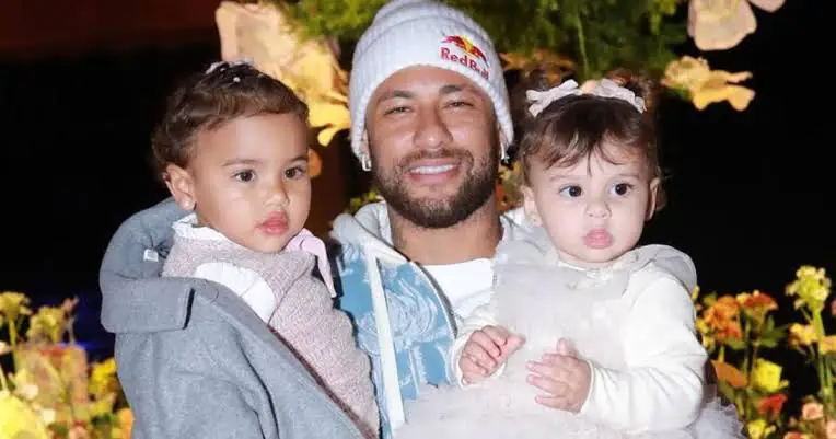Neymar leva Mavie e Helena ao segundo show do BTS em São Paulo