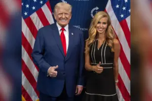 Trump demite porta-voz da Casa Branca oito dias após indicação