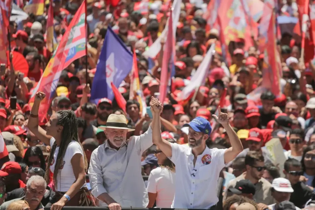 Em ato no DF, Lula diz que terá “muito debate na TV”