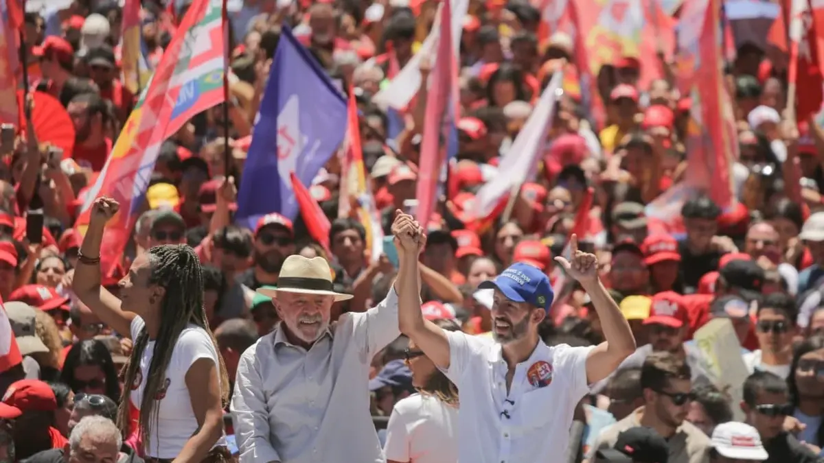 Em ato no DF, Lula diz que terá “muito debate na TV”