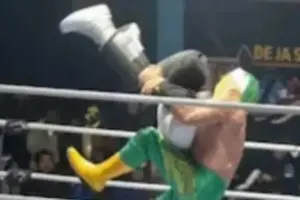 VÍDEO: Lutador aplica golpe proibido e mata árbitro em luta livre no México