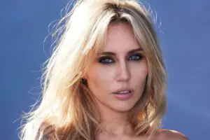 Miley Cyrus rebate críticas e faz desabafo sobre volta aos palcos; veja!