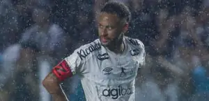 Neymar se pronuncia após expulsão, chama Nestor de idiota e cita ‘safadeza’