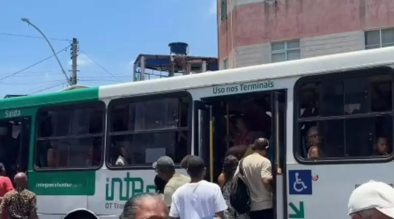 Justiça manda restabelecer frota de ônibus em Salvador e impõe multa de R$ 1 milhão por hora