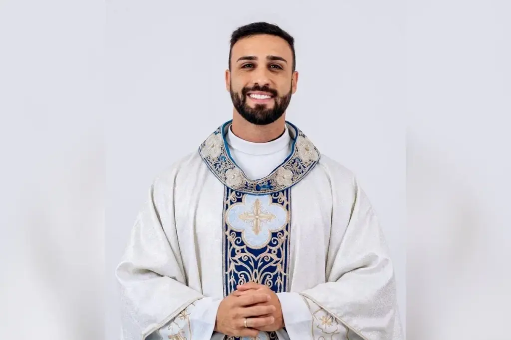 Saiba quem é o “padre galã” que viralizou pela aparência em MG