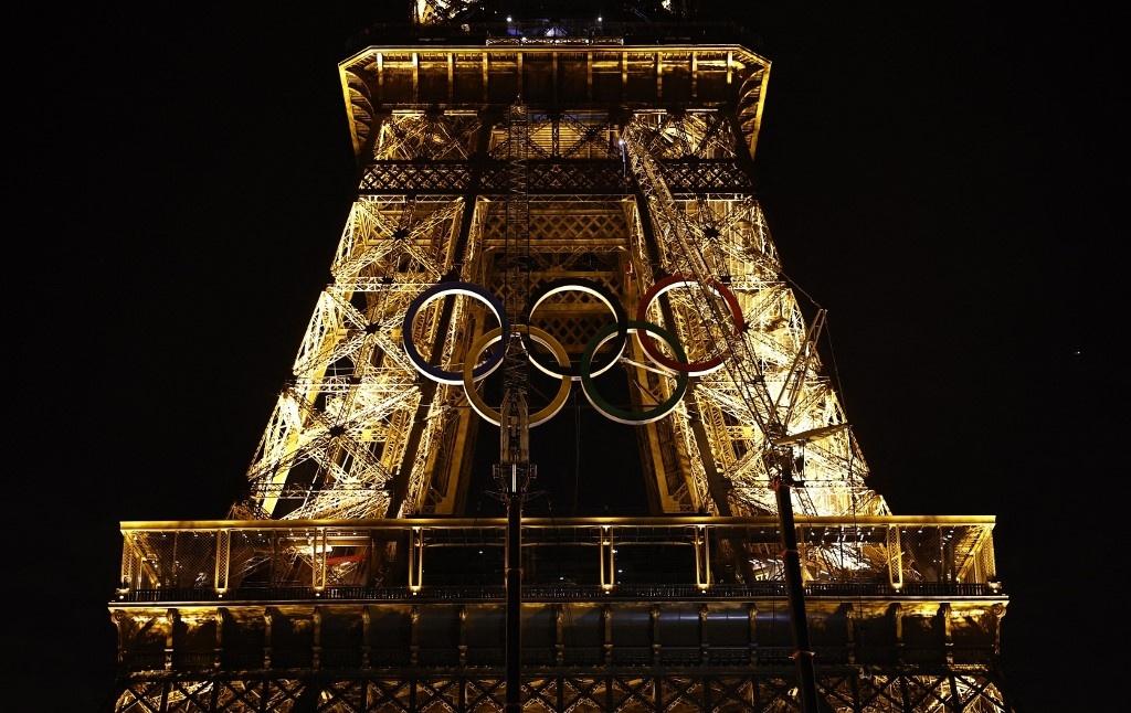 Em Uma Megaoperacao Nesta Madrugada Os Aneis Olimpicos Foram Instalados Na Torre Eiffel Para Os Proximos Jogos De Paris 2024 1717760997639 V2 1024x646