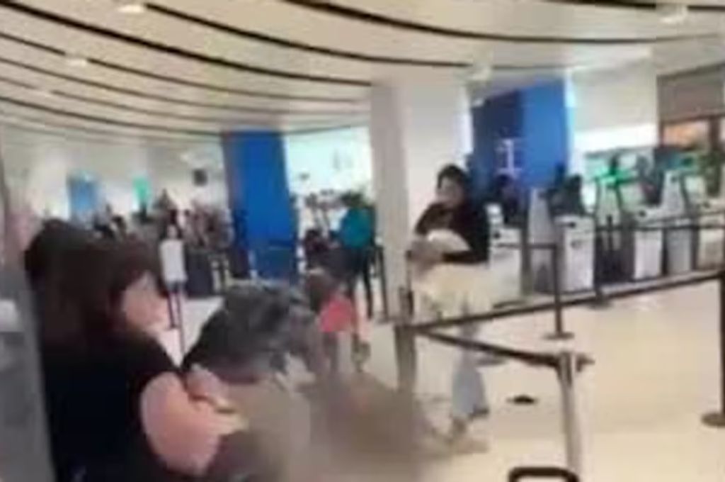 Mulher Pelada Aeroporto (1)