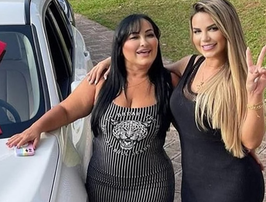 Deolane E Mãe (2)