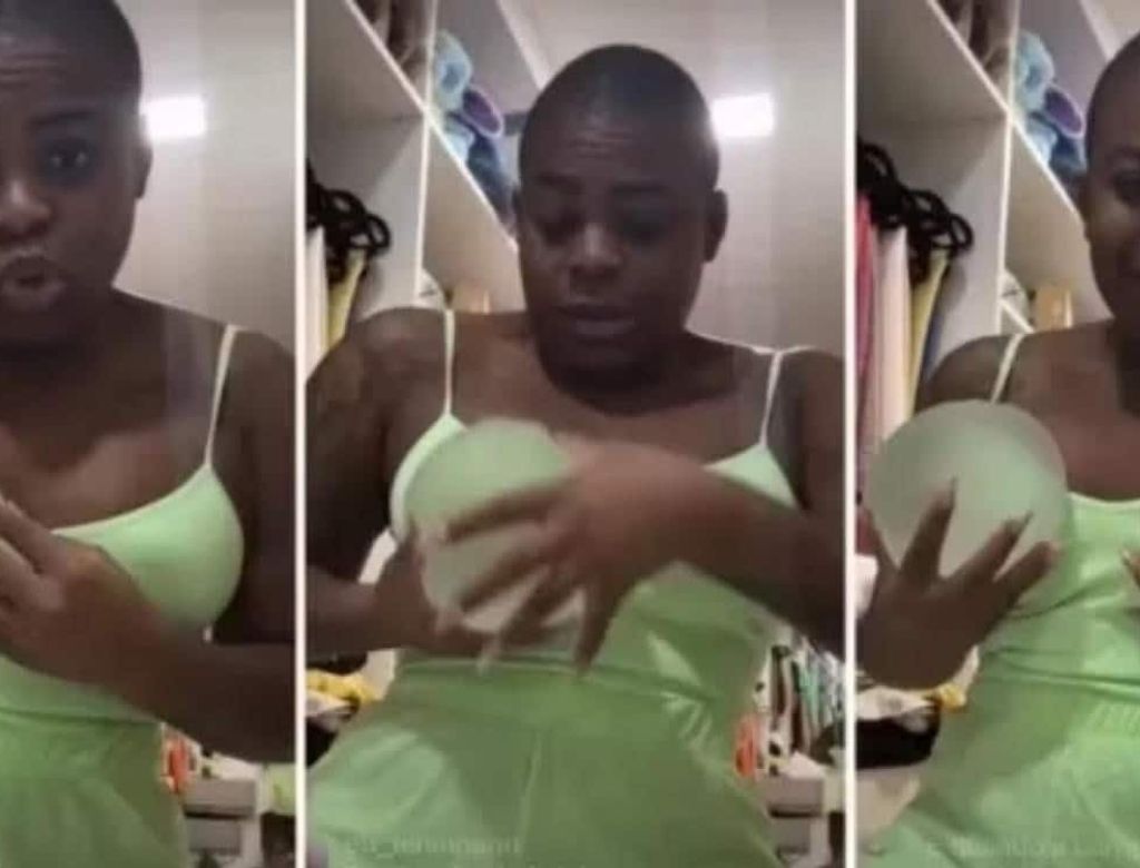 Jojo Todynho Exibindo As Proteses De Silicone(1)